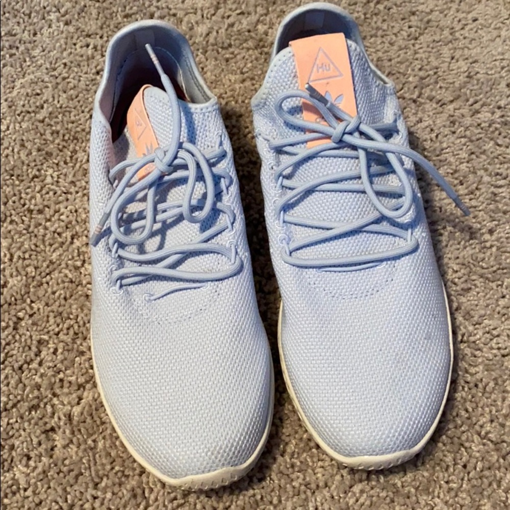 Brand new tennis shoes